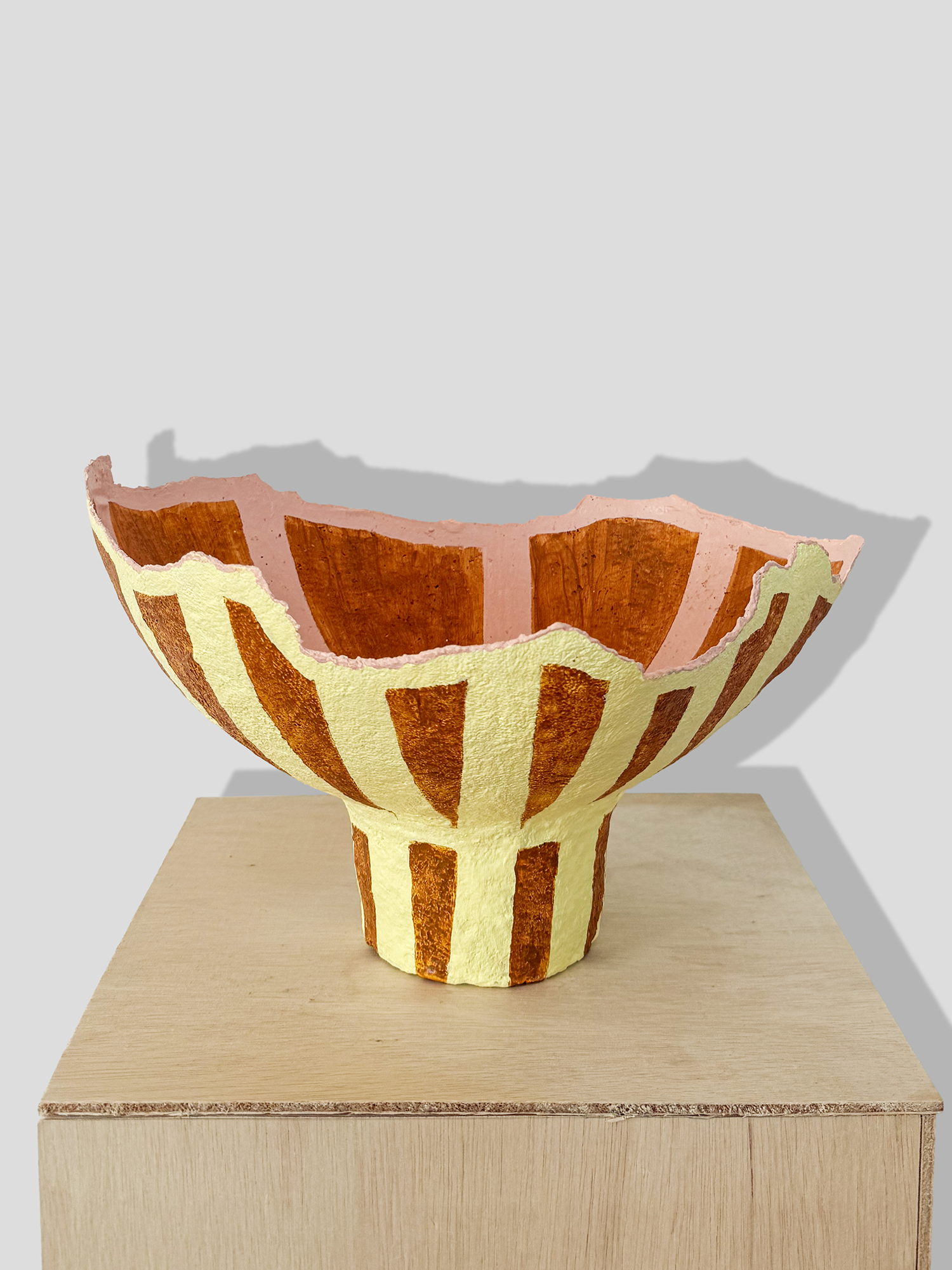 Papier mâché fruit bowl with rim
