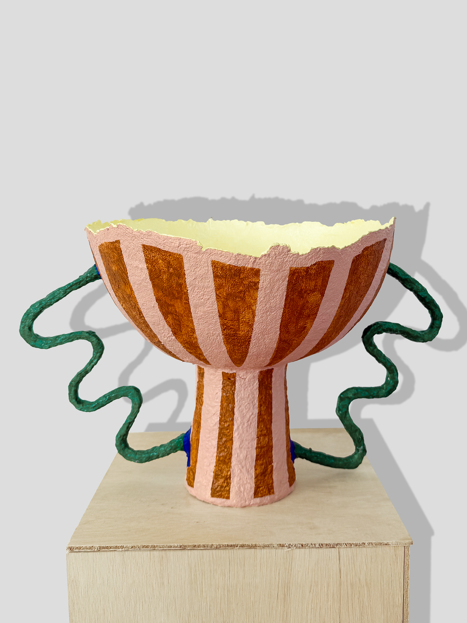 Papier mâché fruit bowl with rim and irregular handles