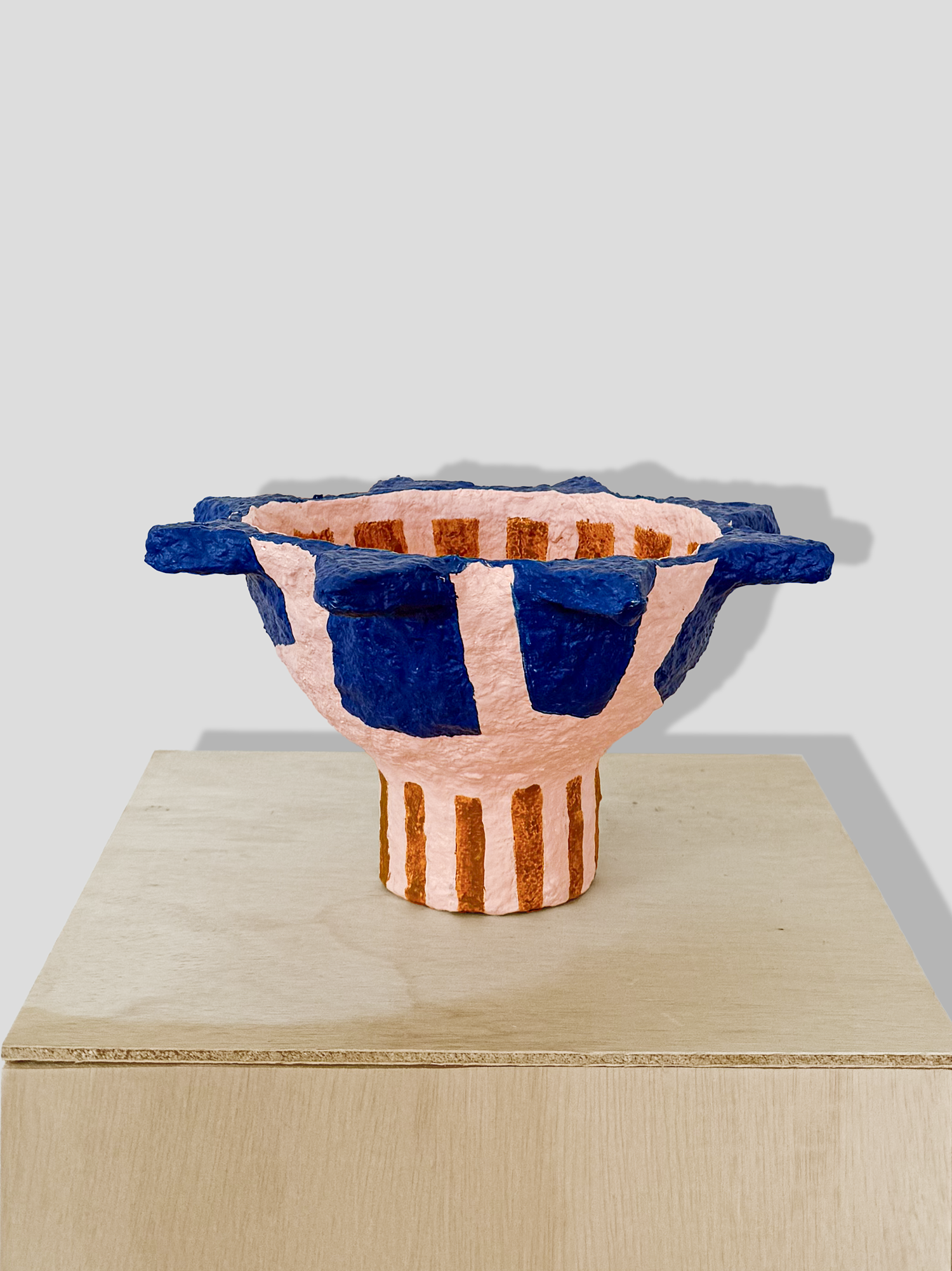 Papier mâché fruit bowl with geometric edges